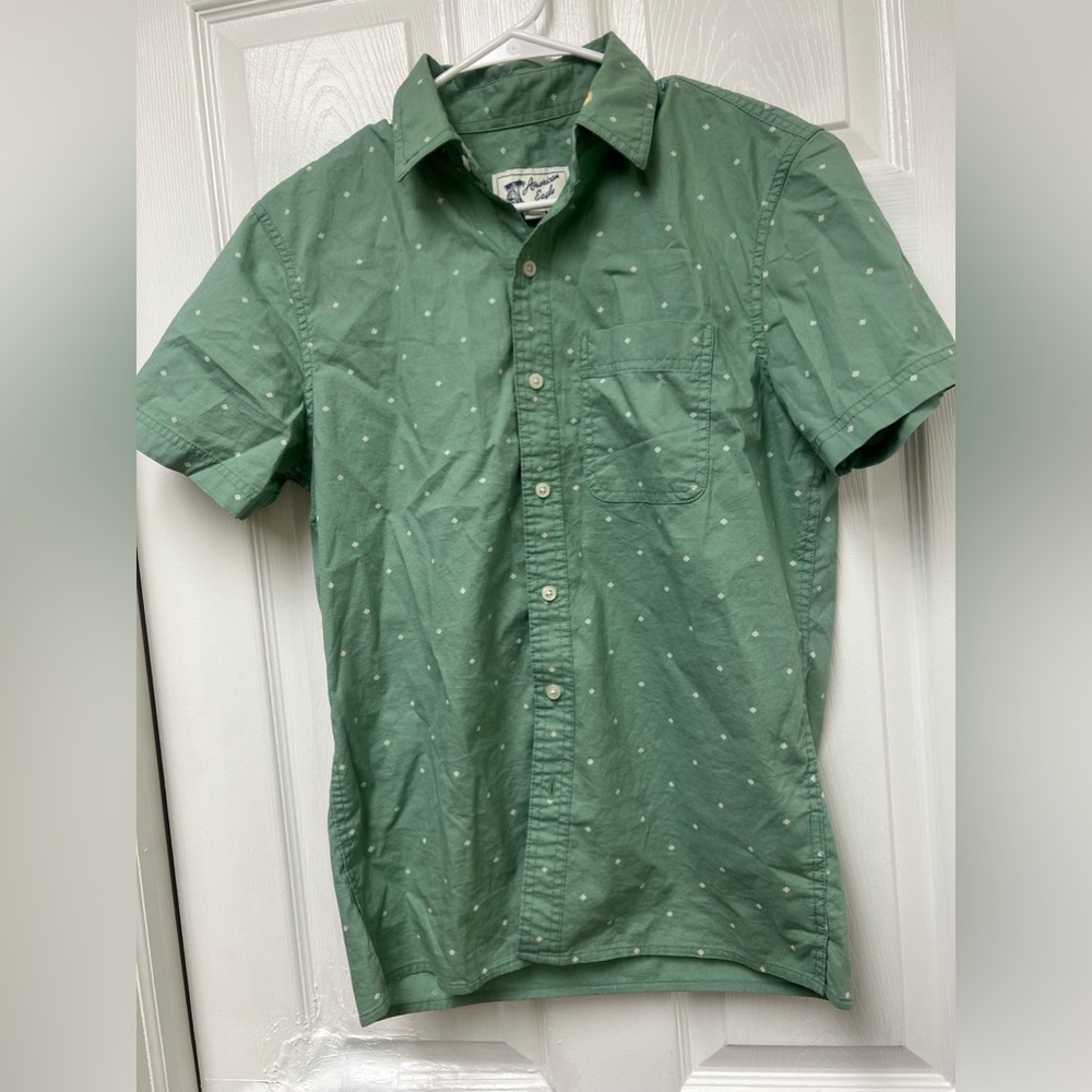 American eagle XS green white printed button-up shortsleeved resort shirt